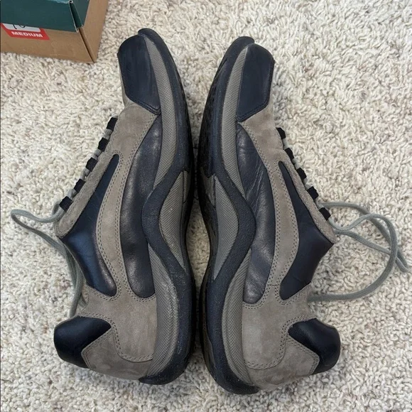 NEW Clarks Black and Stone Tan Sneakers Tennis Shoes size 10 - Picture 5 of 6